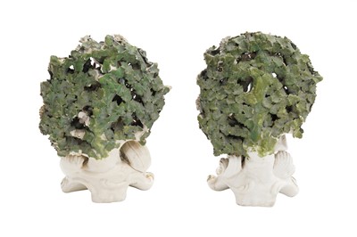 Lot 111 - A PAIR OF CHELSEA GOLD ANCHOR PERIOD PORCELAIN BOCAGE FIGURES, CIRCA 1770S