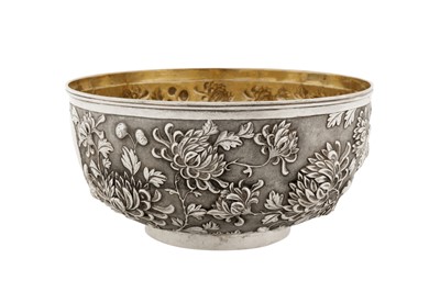 Lot 190 - A late 19th / early 20th century Chinese export silver bowl, Canton circa 1900 by Yu Yao He, retailed by Wang Hing