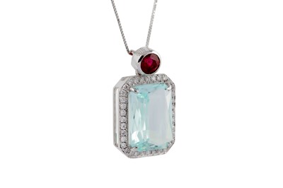 Lot 82 - AN AQUAMARINE, RUBY AND DIAMOND PENDANT NECKLACE