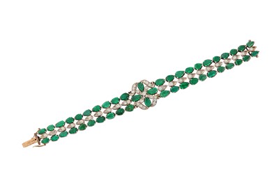 Lot 51 - AN EMERALD AND DIAMOND BRACELET AND EARRING SUITE