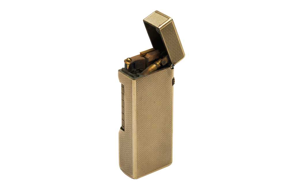 Lot 417 - A 9CT GOLD DUNHILL LIGHTER, CIRCA 1964