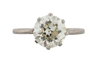 Lot 256 - A DIAMOND SINGLE-STONE RING