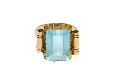 Lot 282 - AN AQUAMARINE RING