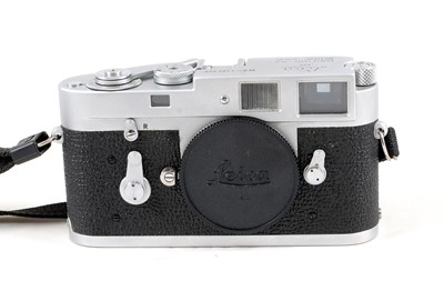Lot 185 - Chrome Leica M2 Camera Body.