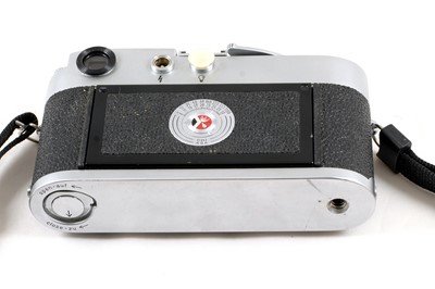 Lot 185 - Chrome Leica M2 Camera Body.