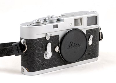 Lot 185 - Chrome Leica M2 Camera Body.