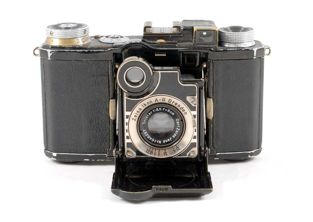 Lot 136 - Black Zeiss Ikon Super Nettel Rangefinder Camera.