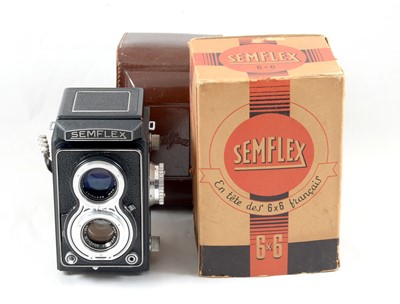 Lot 123 - An Extensive Semflex 120 TLR Outfit.