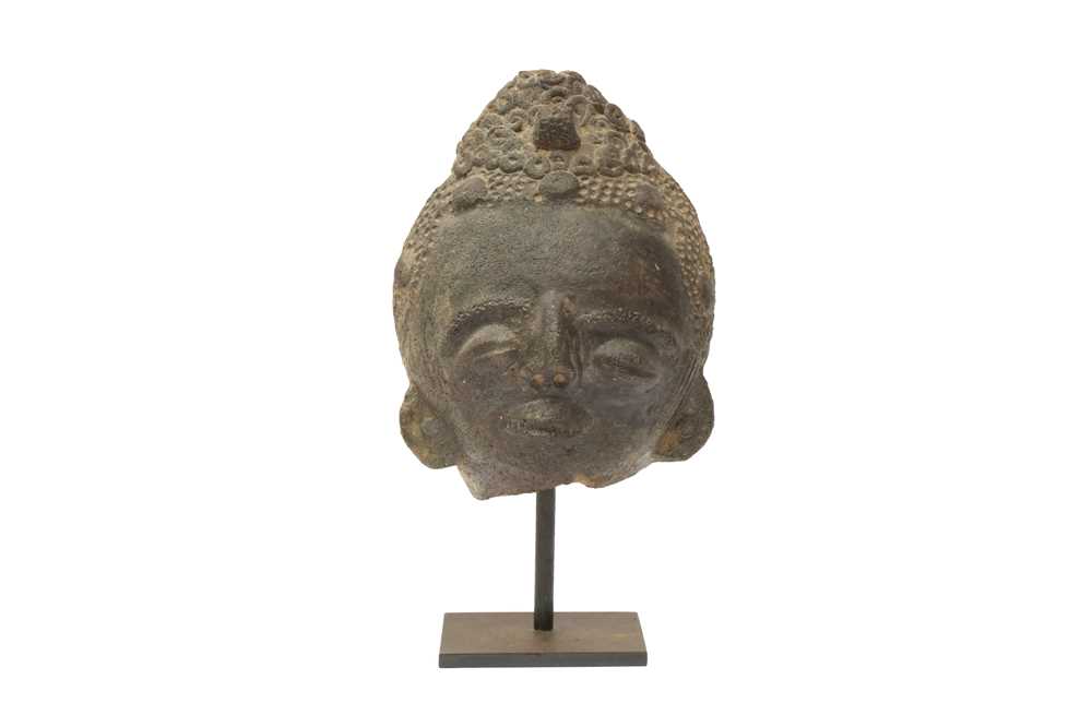 Lot 139 - AN AKAN TERRACOTTA MEMORIAL HEAD, NSODIE