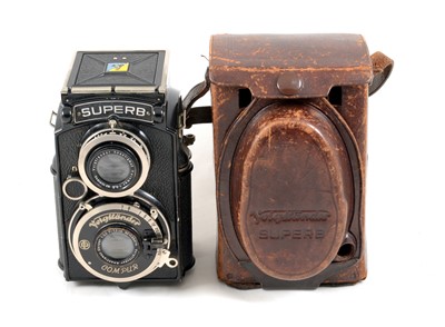 Lot 185 - Voigtlander Superb 120 TLR Camera.