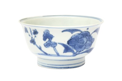 Lot 624 - A CHINESE BLUE AND WHITE 'PEONY' BOWL