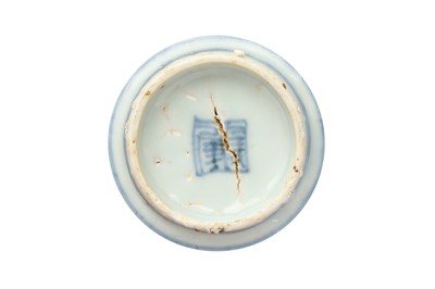 Lot 623 - A CHINESE BLUE AND WHITE 'FLORAL' BOWL