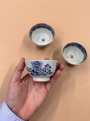 Lot 438 - A GROUP OF CHINESE BLUE AND WHITE CUPS
