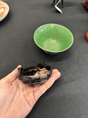 Lot 33 - A CHINESE FAMILLE-VERTE 'BRINJAL' BOWL