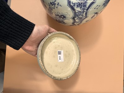 Lot 234 - A LARGE CHINESE BLUE AND WHITE 'HUNDRED ANTIQUES' JAR AND COVER