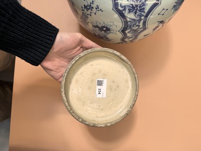 Lot 234 - A LARGE CHINESE BLUE AND WHITE 'HUNDRED ANTIQUES' JAR AND COVER