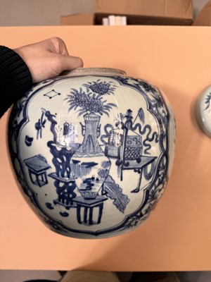 Lot 234 - A LARGE CHINESE BLUE AND WHITE 'HUNDRED ANTIQUES' JAR AND COVER