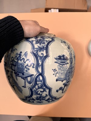 Lot 234 - A LARGE CHINESE BLUE AND WHITE 'HUNDRED ANTIQUES' JAR AND COVER