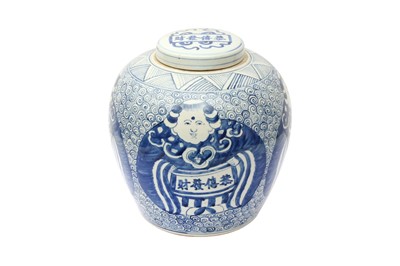 Lot 117 - A LARGE CHINESE BLUE AND WHITE 'FIGURATIVE' JAR AND COVER