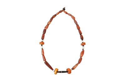 Lot 551 - A TIBETAN HARDSTONE AND AMBER NECKLACE