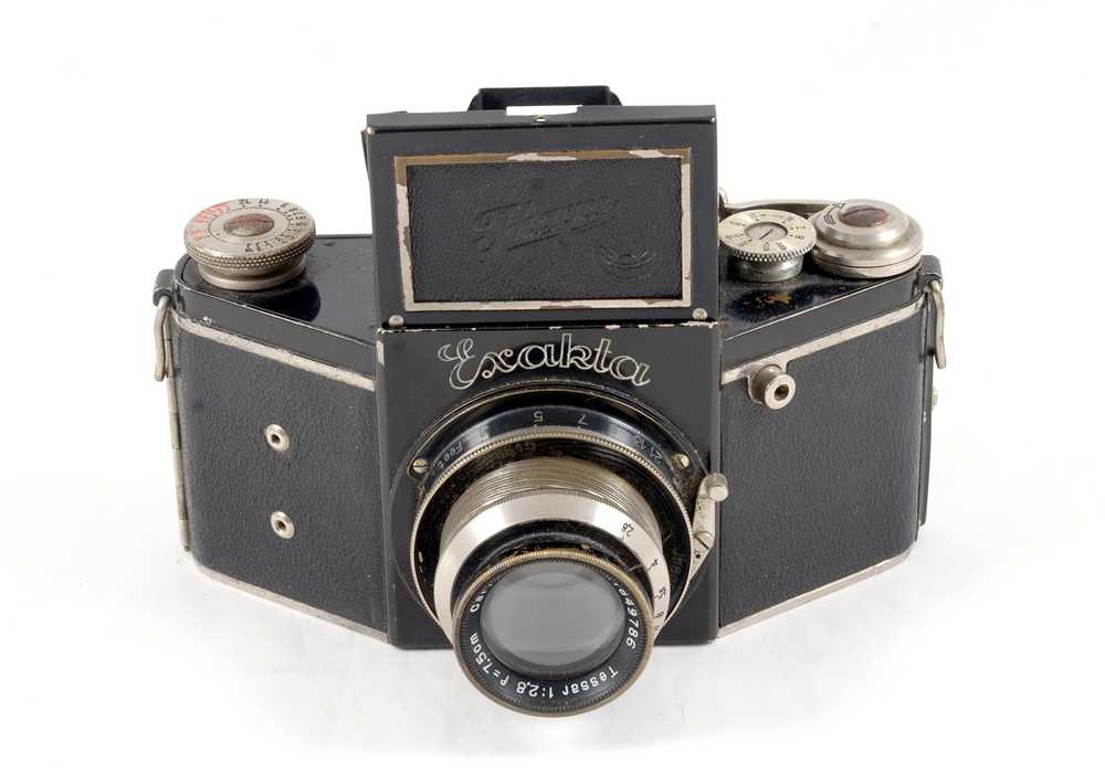 Lot 131 - Black Ihagee Exakta B 127 Format SLR.