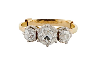 Lot 196 - A THREE-STONE DIAMOND RING