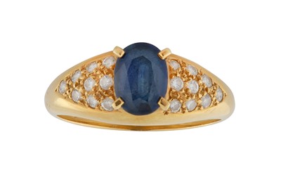 Lot 203 - A SAPPHIRE AND DIAMOND RING