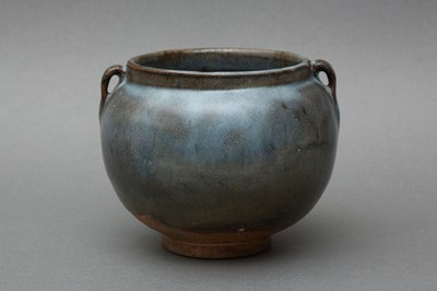 Lot 286 - A CHINESE JUN-TYPE TWIN-HANDLED JAR