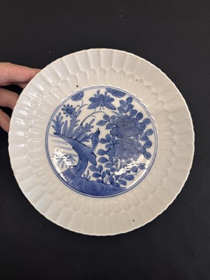 Lot 2 - A CHINESE KOSOMETSUKE MOULDED 'BIRD' DISH