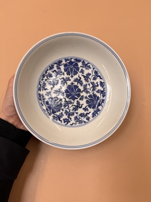 Lot 464 - A CHINESE BLUE AND WHITE 'LOTUS' DISH