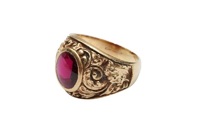 Lot 314 - A SYNTHETIC CABOCHON RUBY RING