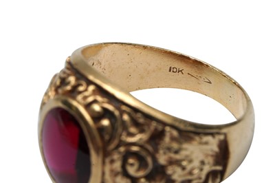 Lot 314 - A SYNTHETIC CABOCHON RUBY RING