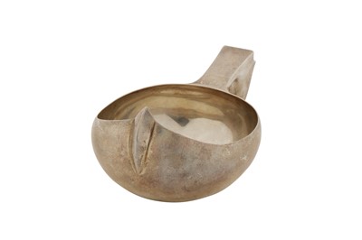 Lot 209 - A Nicholas II early 20th century Russian 84 zolotnik silver kovsh, Moscow post-1908 by Ovchinnikov