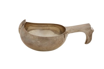 Lot 209 - A Nicholas II early 20th century Russian 84 zolotnik silver kovsh, Moscow post-1908 by Ovchinnikov