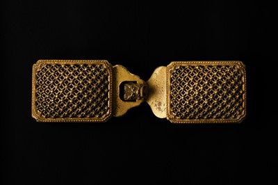 Lot 216 - A CHINESE GILT FILIGREE BELT BUCKLE