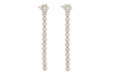 Lot 242 - A PAIR OF DIAMOND PENDENT EARRINGS