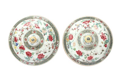 Lot 100 - A PAIR OF LARGE CHINESE EXPORT FAMILLE-ROSE COVERS