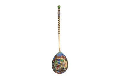 Lot 221 - A Nicholas II early 20th century Russian cloisonné enamel and 84 zolotnik silver gilt spoon, Moscow post-1908 by the 6th Artel