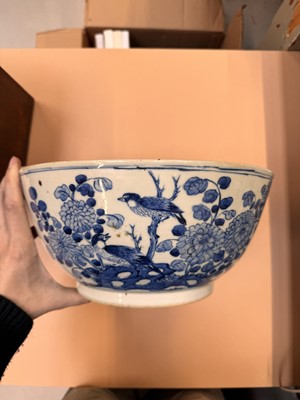 Lot 453 - A CHINESE BLUE AND WHITE 'BIRDS AND BLOSSOMS' BOWL