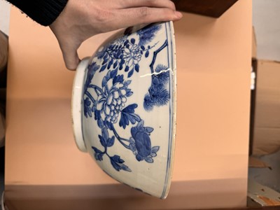 Lot 453 - A CHINESE BLUE AND WHITE 'BIRDS AND BLOSSOMS' BOWL