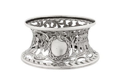 Lot 320 - An Edwardian Irish sterling silver dish ring, Dublin 1910 by Wakley and Wheeler