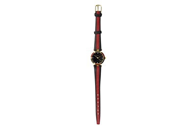 Lot 389 - A GUCCI LADIES WRISTWATCH