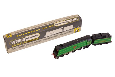 Lot 261 - A WRENN OO GAUGE W2276X/5P STREAMLINED WEST COUNTRY CLASS LOCOMOTIVE 'EXETER'