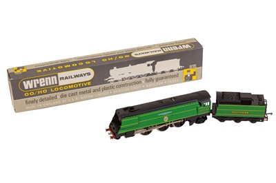 Lot 246 - A WRENN OO GAUGE W2265/AX STREAMLINED BATTLE OF BRITAIN CLASS LOCOMOTIVE 'FIGHTER PILOT''