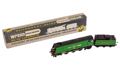 Lot 259 - A WRENN OO GAUGE W2265/A STREAMLINED BATTLE OF BRITAIN CLASS LOCOMOTIVE 'FIGHTER PILOT'