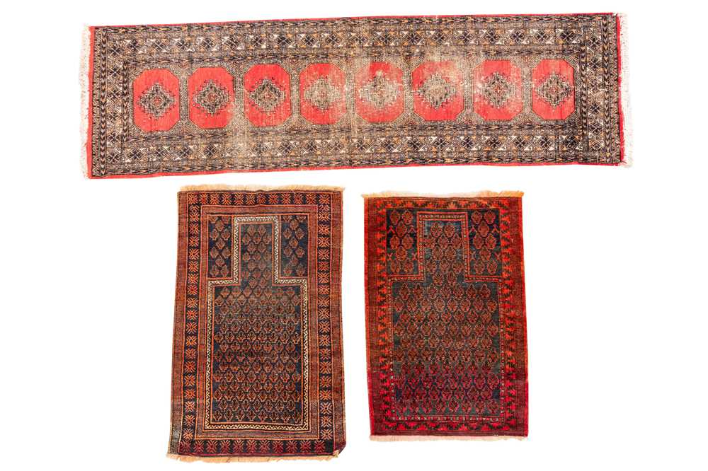 Lotto Prayer Rug Lot 475 - A LOT WITH TWO PRAYER RUGS AND RUNNER