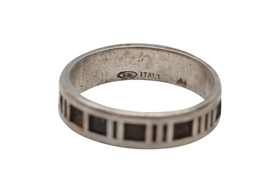 Lot 292 - AN ATLAS RING BY TIFFANY