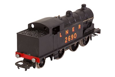 Lot 207 - A WRENN OO GAUGE CLASS N2 STEAM TANK LOCOMOTIVE