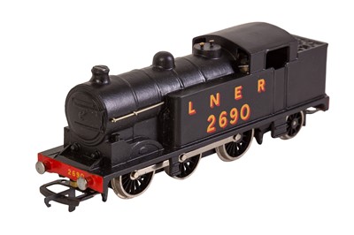 Lot 207 - A WRENN OO GAUGE CLASS N2 STEAM TANK LOCOMOTIVE