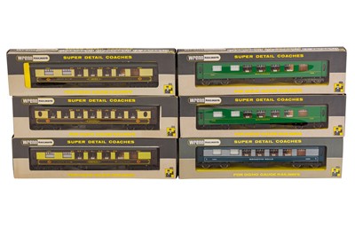 Lot 197 - A GROUP OF SIX WRENN OO GAUGE COACHES